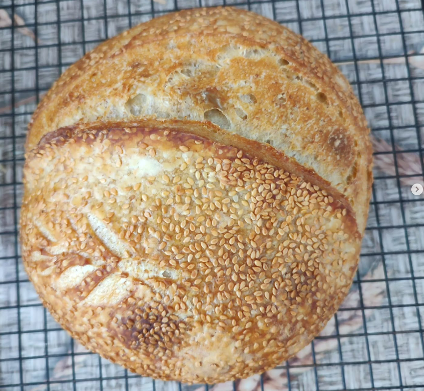 Rústico com crosta de gergelim